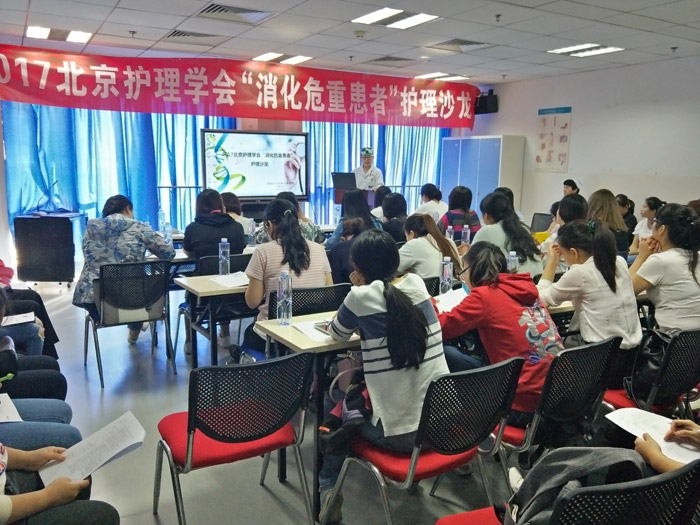 三版-我院消化内科成功举办“消化危重患者护理”学术沙龙会.jpg 三版-我院消化内科成功举办“消化危重患者护理”学术沙龙会.jpg