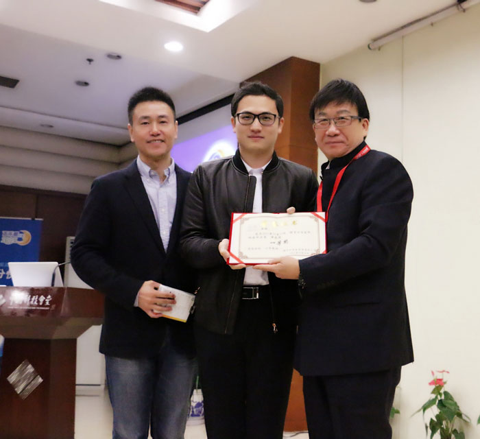 程哲.jpg 程哲.jpg