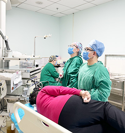 李亚强做手术.jpg 李亚强做手术.jpg